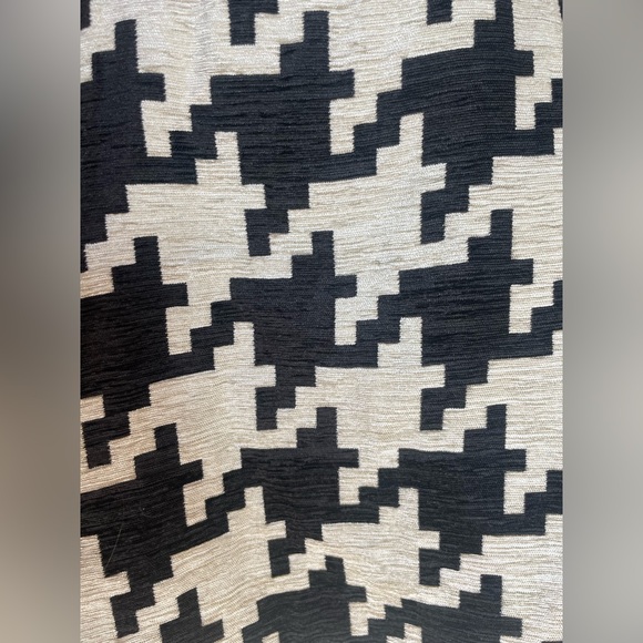 Cream/Blk large herringbone print cap sleeve dress in size 2 - Picture 9 of 11